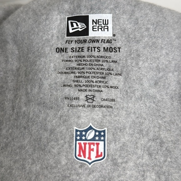 New Era NFL Official Seahawks On Field Pom Beanie Hat w/Patch Emblem One Size - Picture 3 of 3